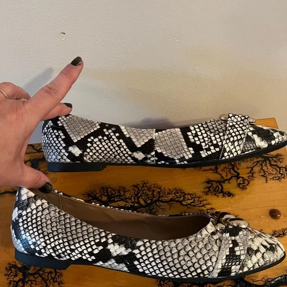 Beautiful NWOT Aerosoles! Size 10! Animal print pattern. - Picture 2 of 9